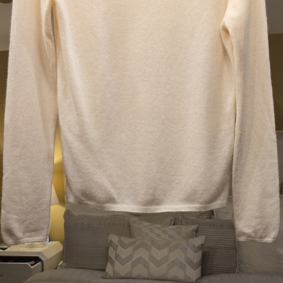 Brooks Brothers Women's Classic Cream Crew Neck Sweater - Picture 4 of 12